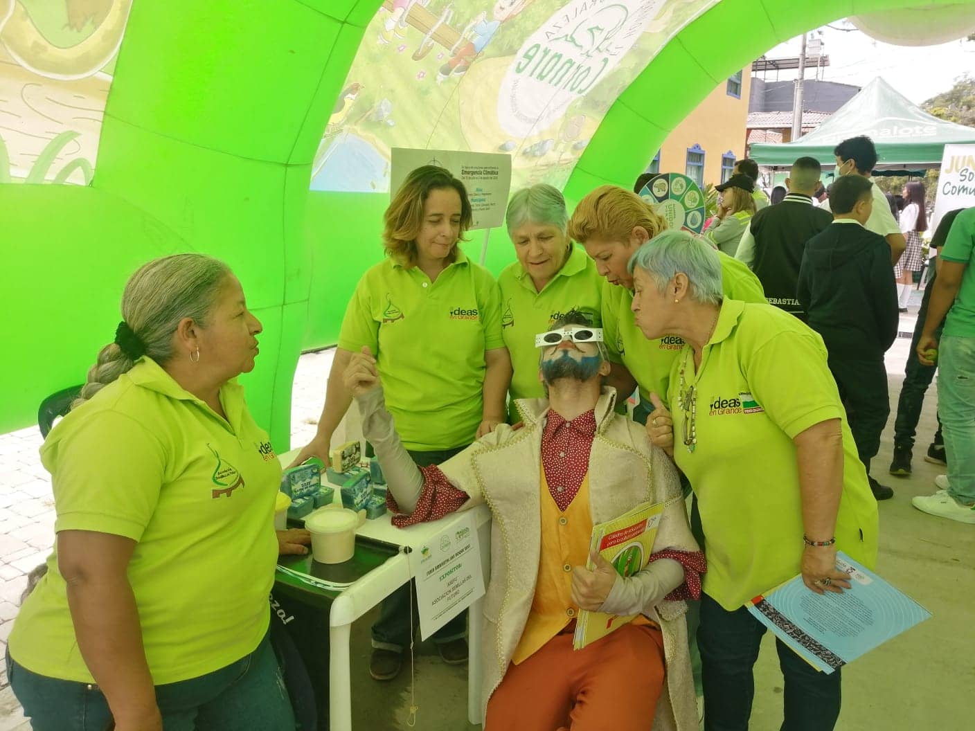EN FERIA EMPRESARIAL.jfif.jpeg