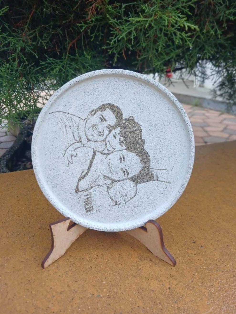 Platos decorativos en relave minero – grabado láser y arte sostenible