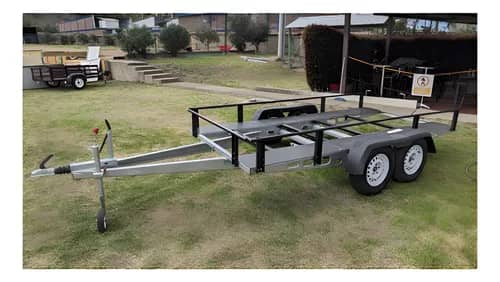 Tráiler 2600 kg con frenos: resistente y seguro