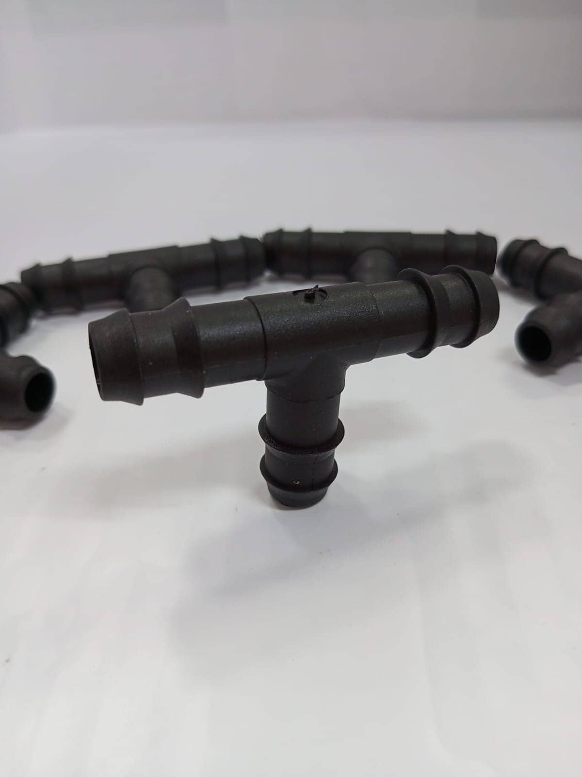 Tee 16mm para Sistemas de Riego | Fácil conexión