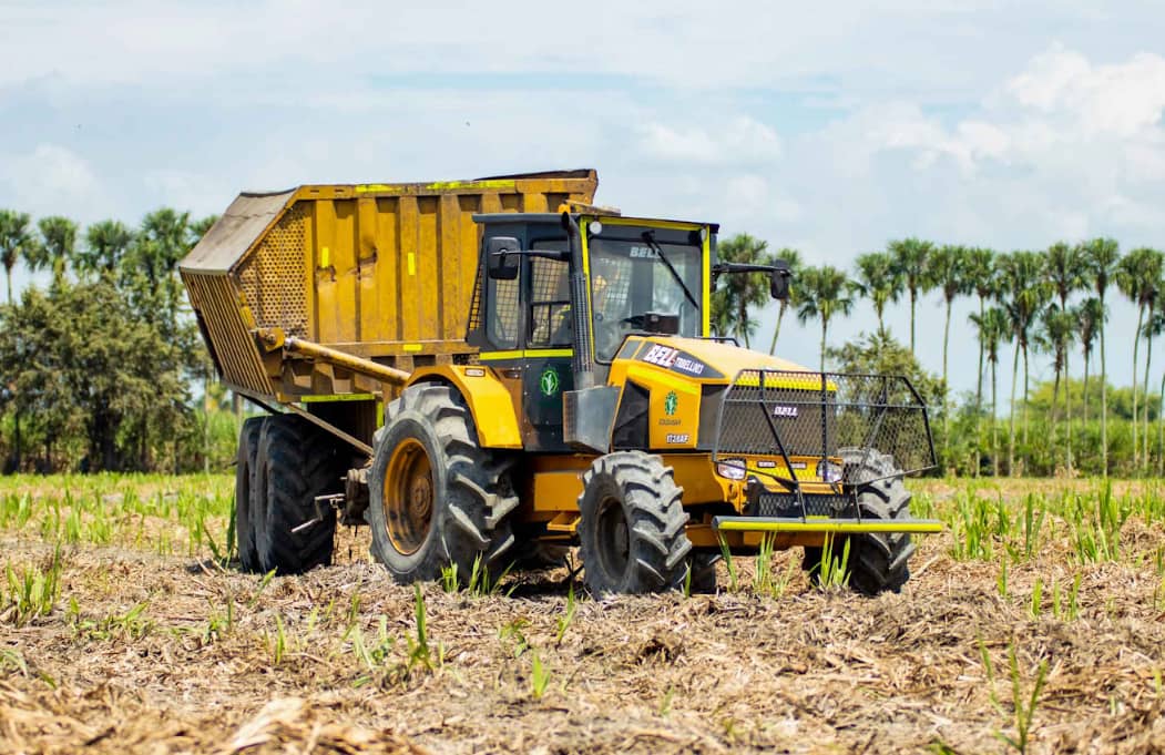 Tractor Bell 1736AF: Fuerza y rendimiento Forestal