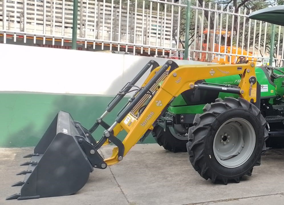 Cargador frontal TE- 10 Evolution - Tractor DE 80 A 100 HP