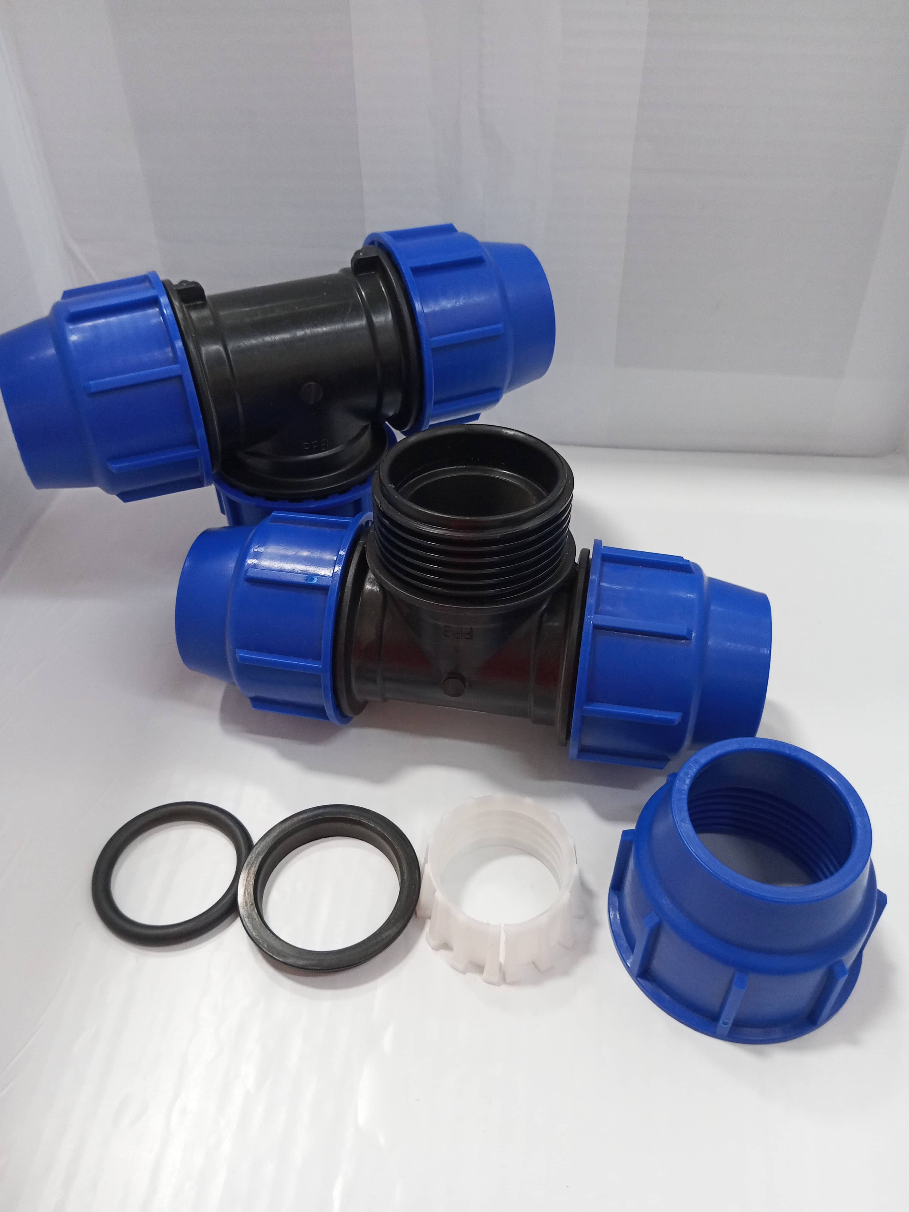 Tee Rápida 1 1/2" Importada | Conexión Eficiente Riego