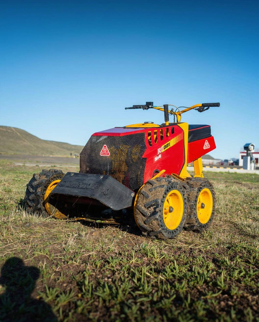 MotoDesmalezadora Roland H001 5x4 | estructura reforzada y cuchillas flotantes