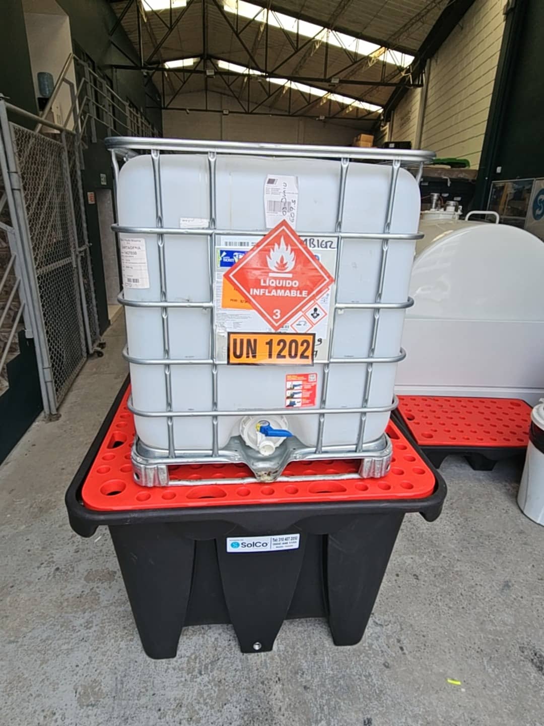 Estiba de contención para tanques IBC 1100L