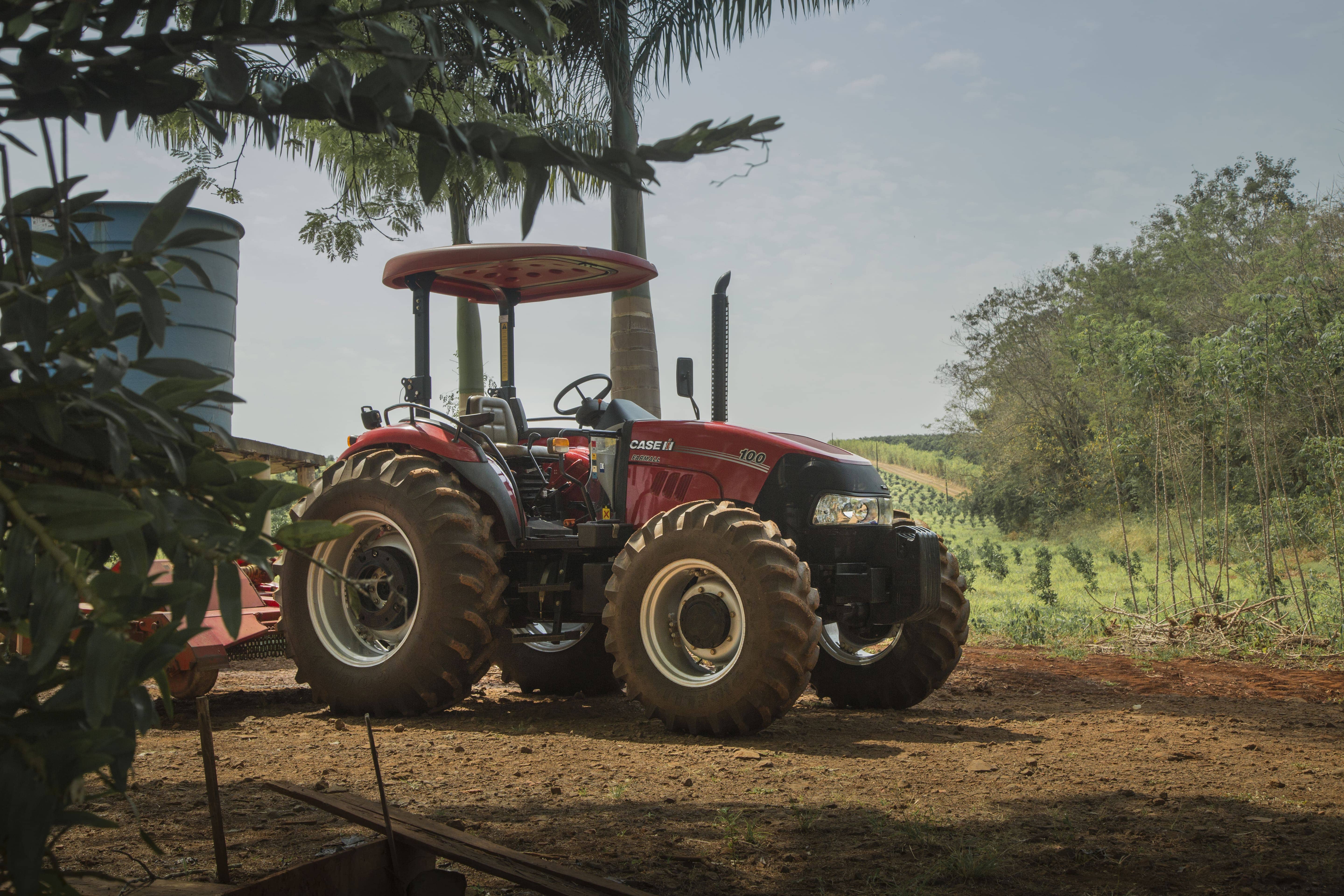 Tractor Farmall 100 ROPS Case IH
