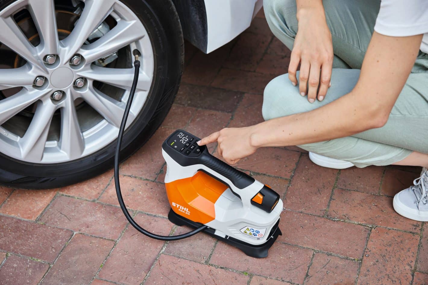 Compresor STIHL KOA 20 | Incluye Batería AS 2 y Cargador AL 1 | Rápido y Portátil