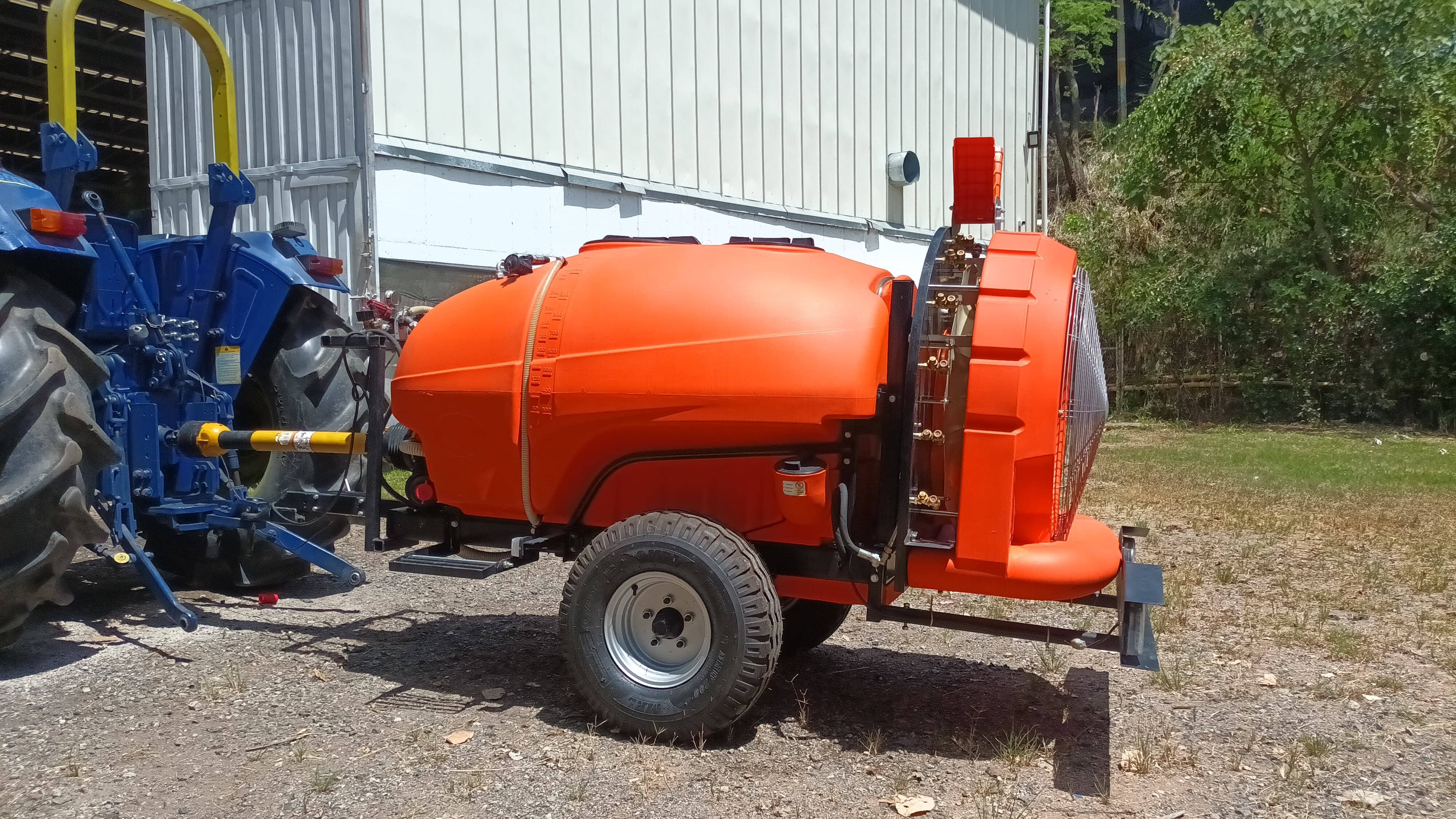 Fumigadora Pulverizadora 1000 L – Alta capacidad para cultivos extensivos