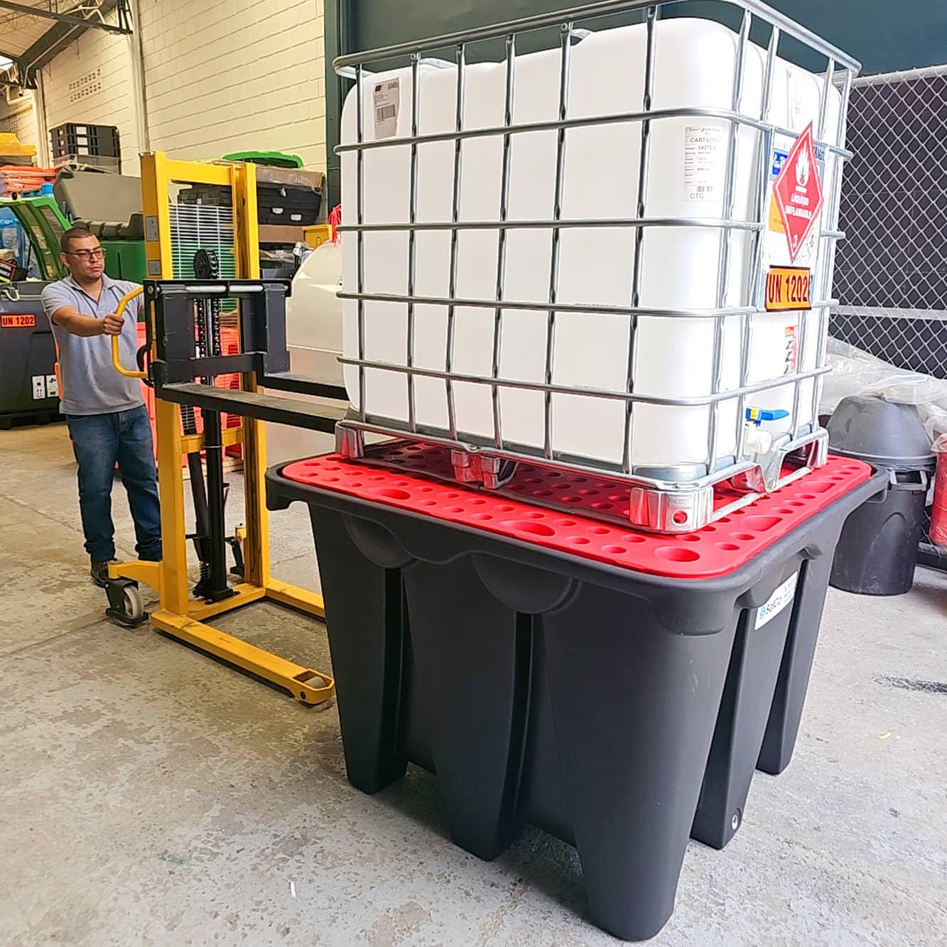 Estiba de contención para tanques IBC 1100L