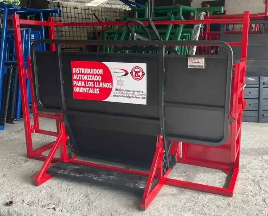 Brete metálico para terneros en tubería cuadrada para manejo ganadero