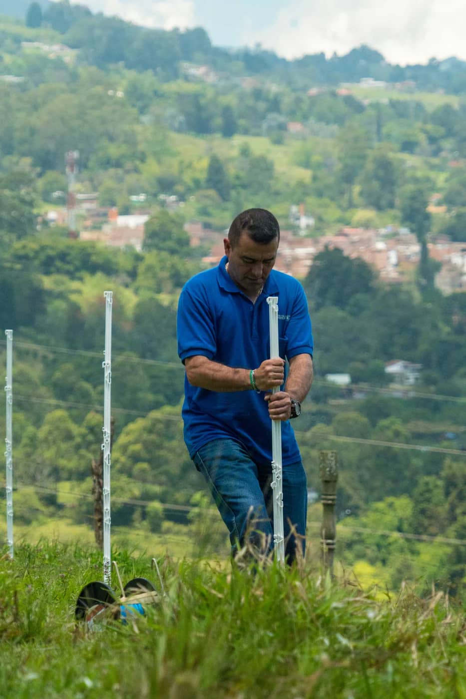 Poste Móvil Plástico Punta de Acero 1.40 m para Cercas
