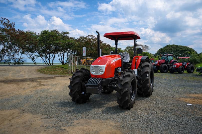Tractor McCormick B-MAX 110HP