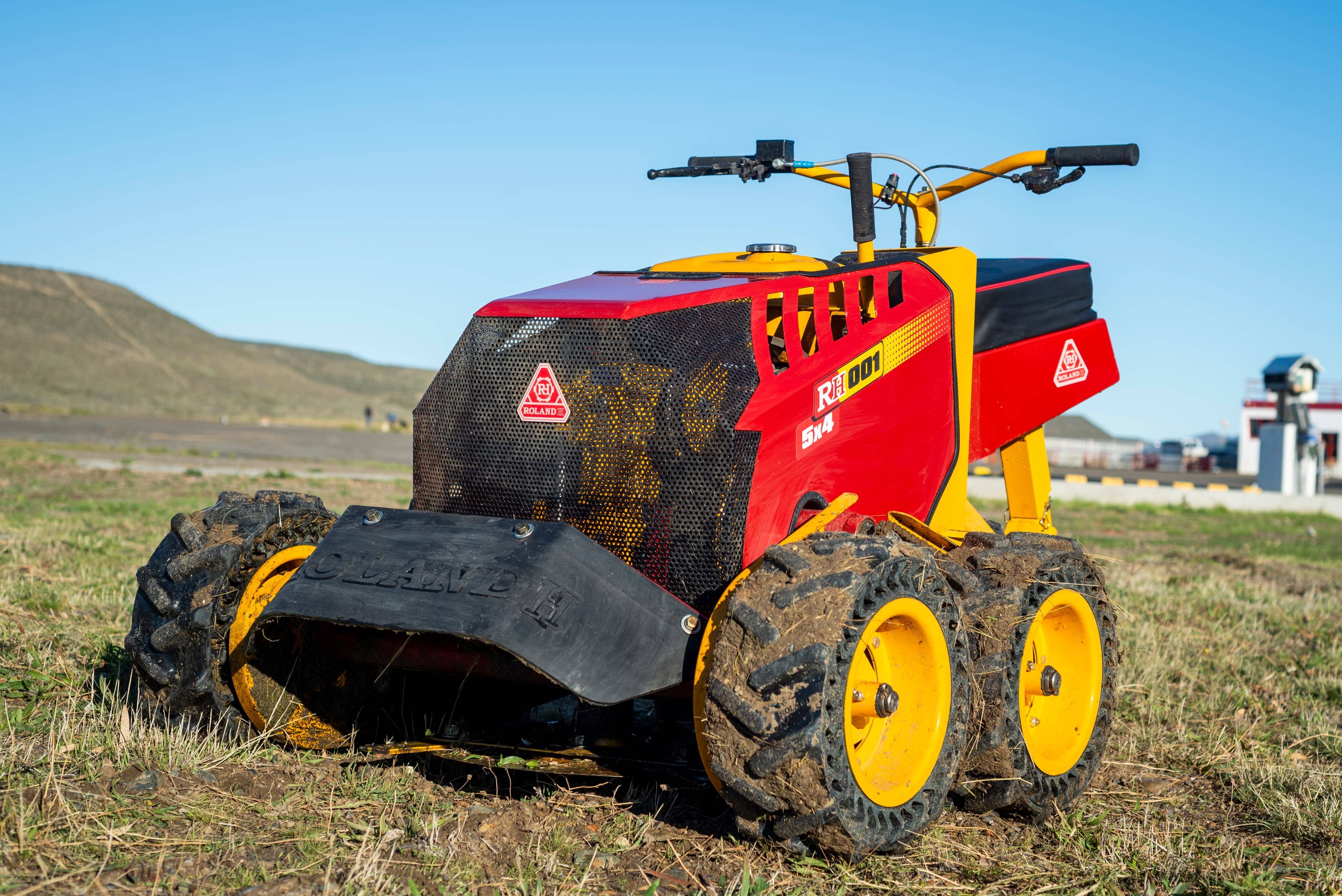 MotoDesmalezadora Roland H001 5x4 | estructura reforzada y cuchillas flotantes