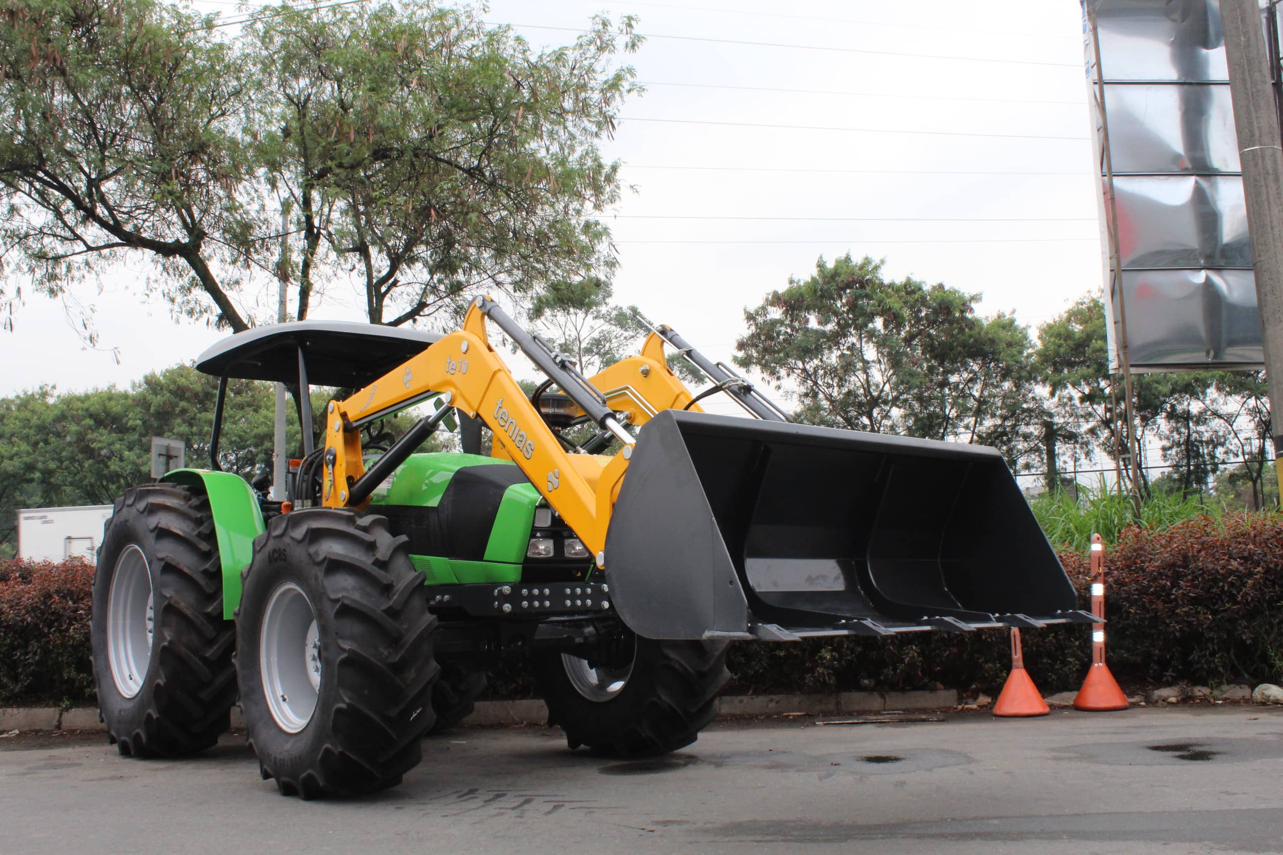 Cargador Agrícola COMPACT ME06 - TENIAS