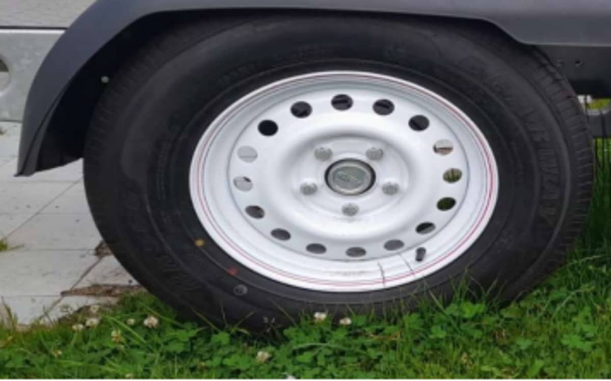 Llanta 195/70 R14C + rin: durabilidad total