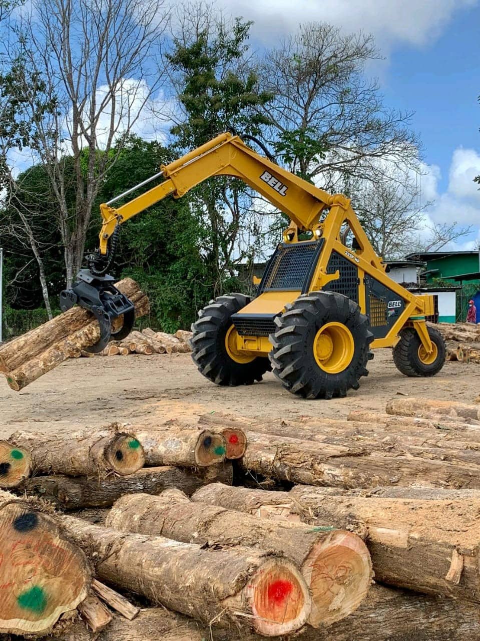 Cargador Forestal Bell 225F