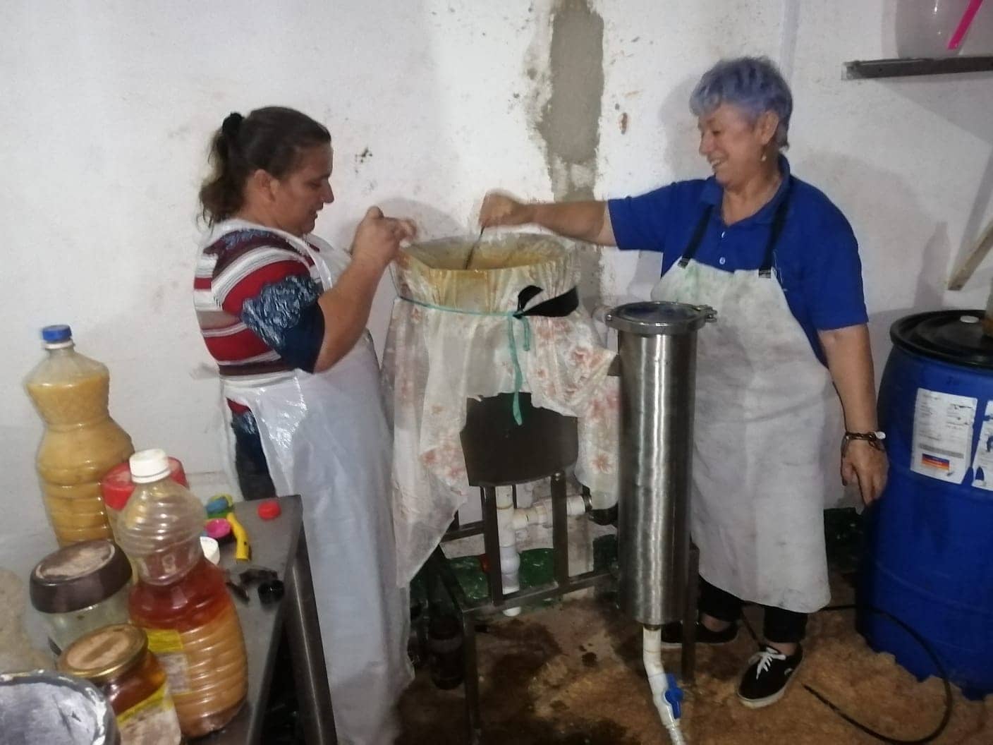 FILTRANDDO ACEITE3.jfif.jpeg