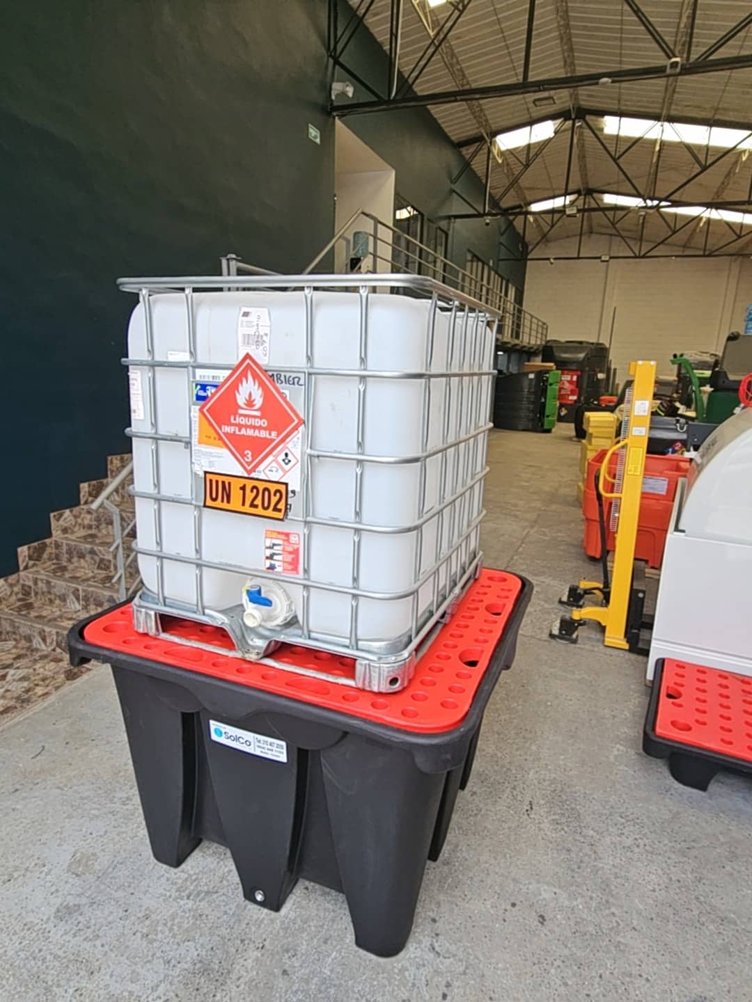 Estiba de contención para tanques IBC 1100L