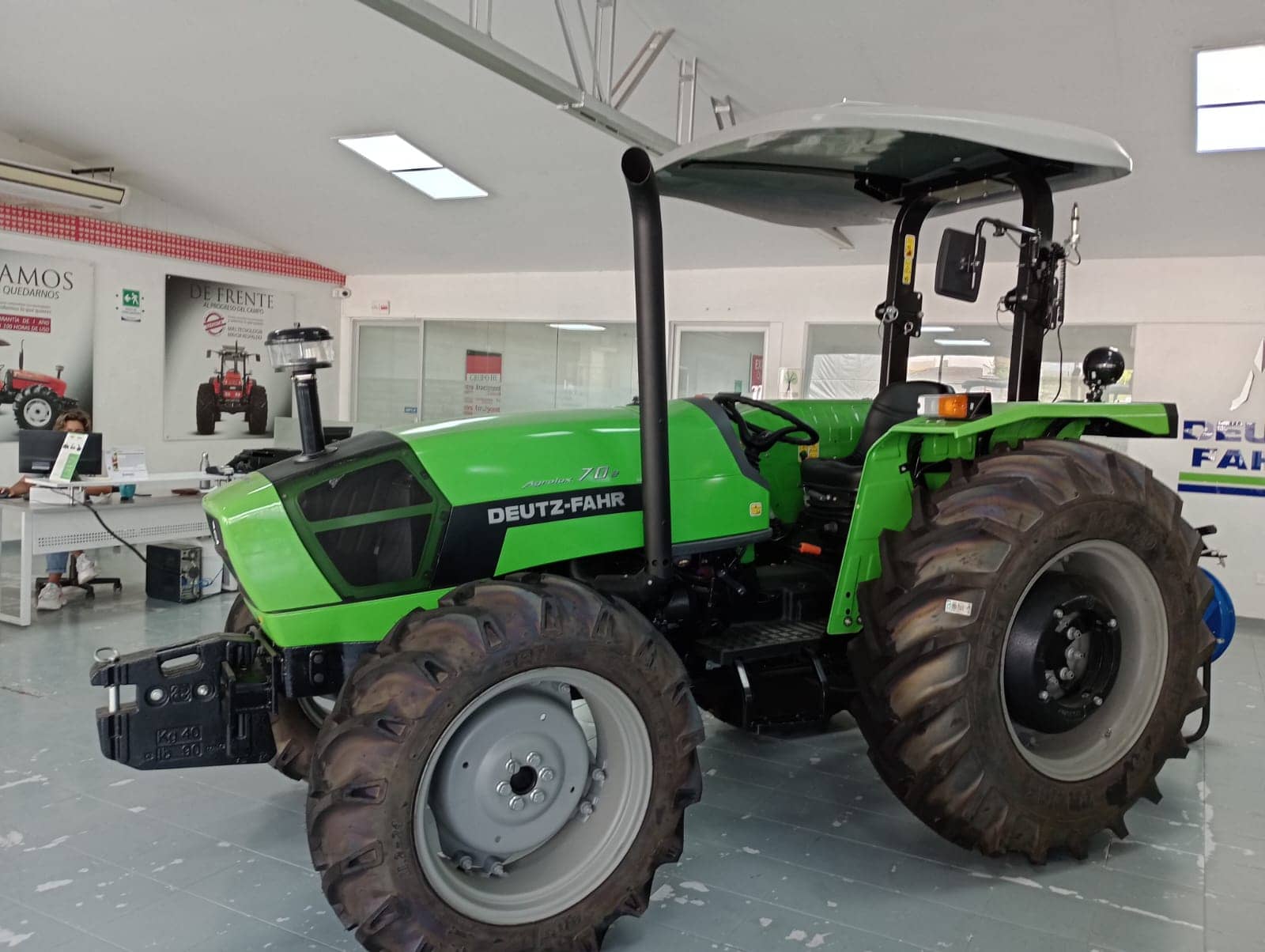 TRACTOR DEUTZ FAHR AGROLUX 70 - 72HP