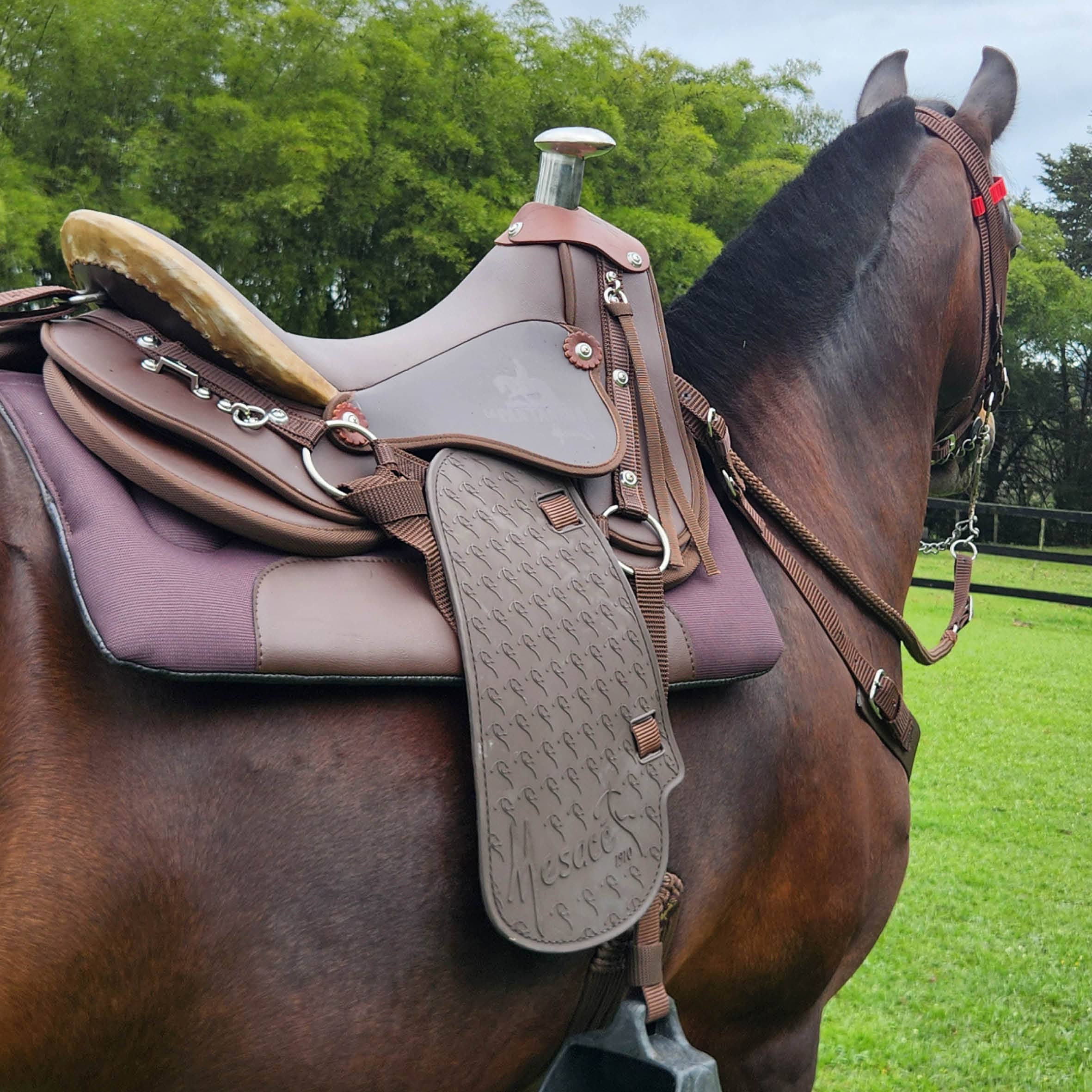 Silla Pantanera De Vaquería MESACÉ - Negra con Rojo
