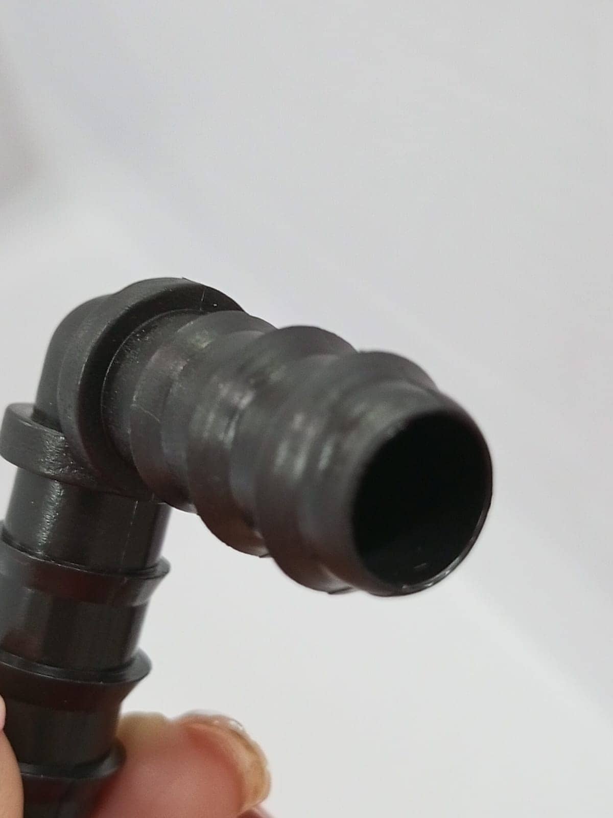 Codo 16mm para Manguera de Riego | Durabilidad