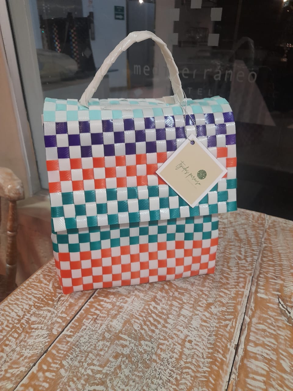 Cartera tejida multicolor AMEMV.png