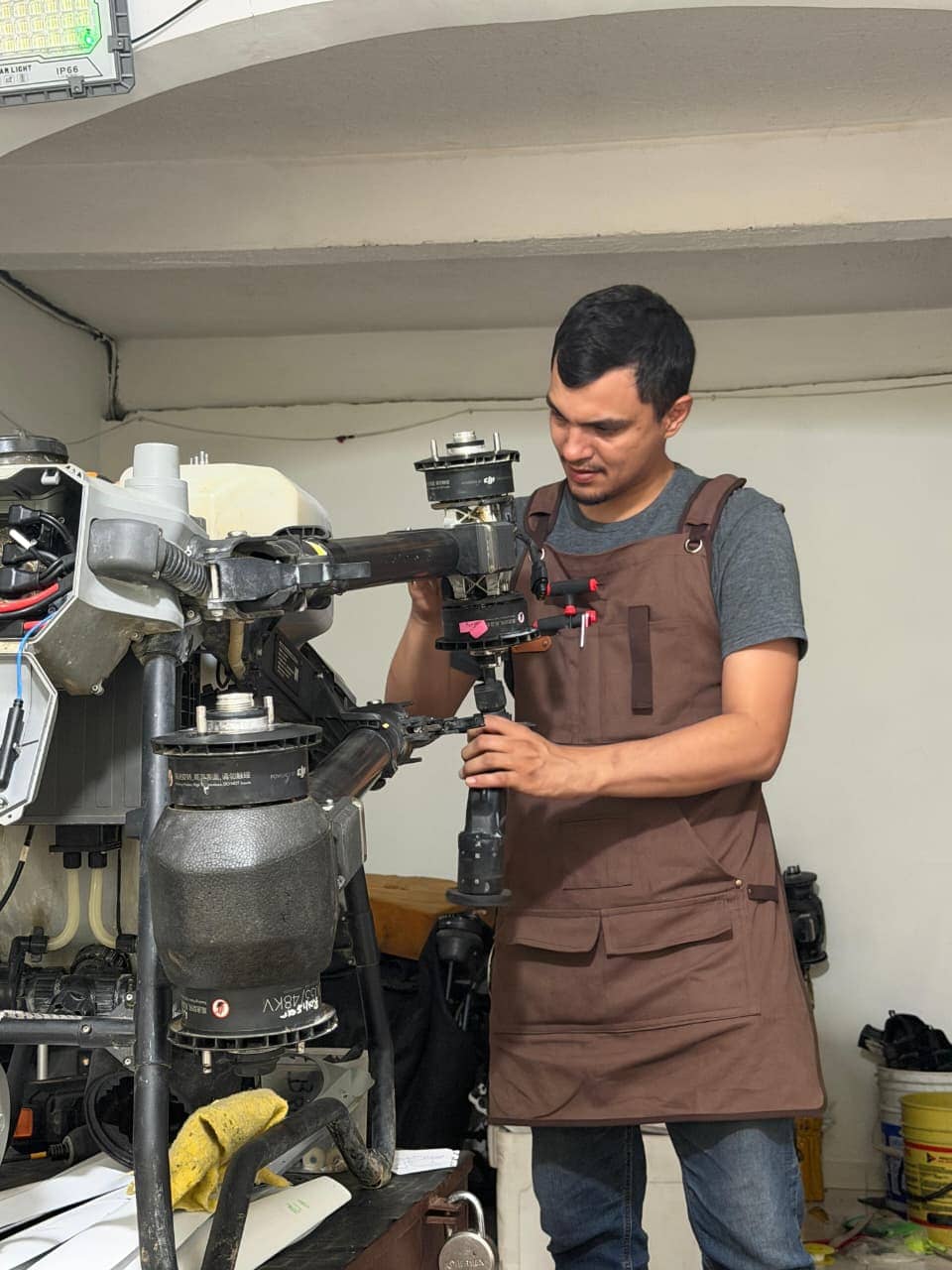 Asesoría y Mantenimiento de Drones Agrícolas DJI + Sistemas de Energía Solar en Colombia