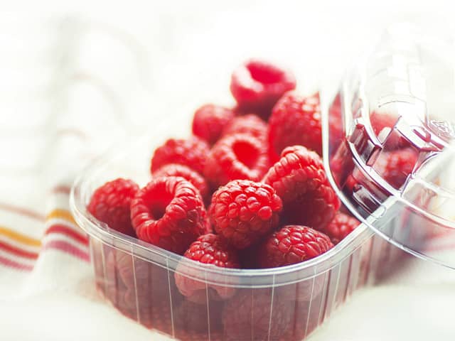 Bandejas y Clamshells en rPET para frutas frescas y alimentos