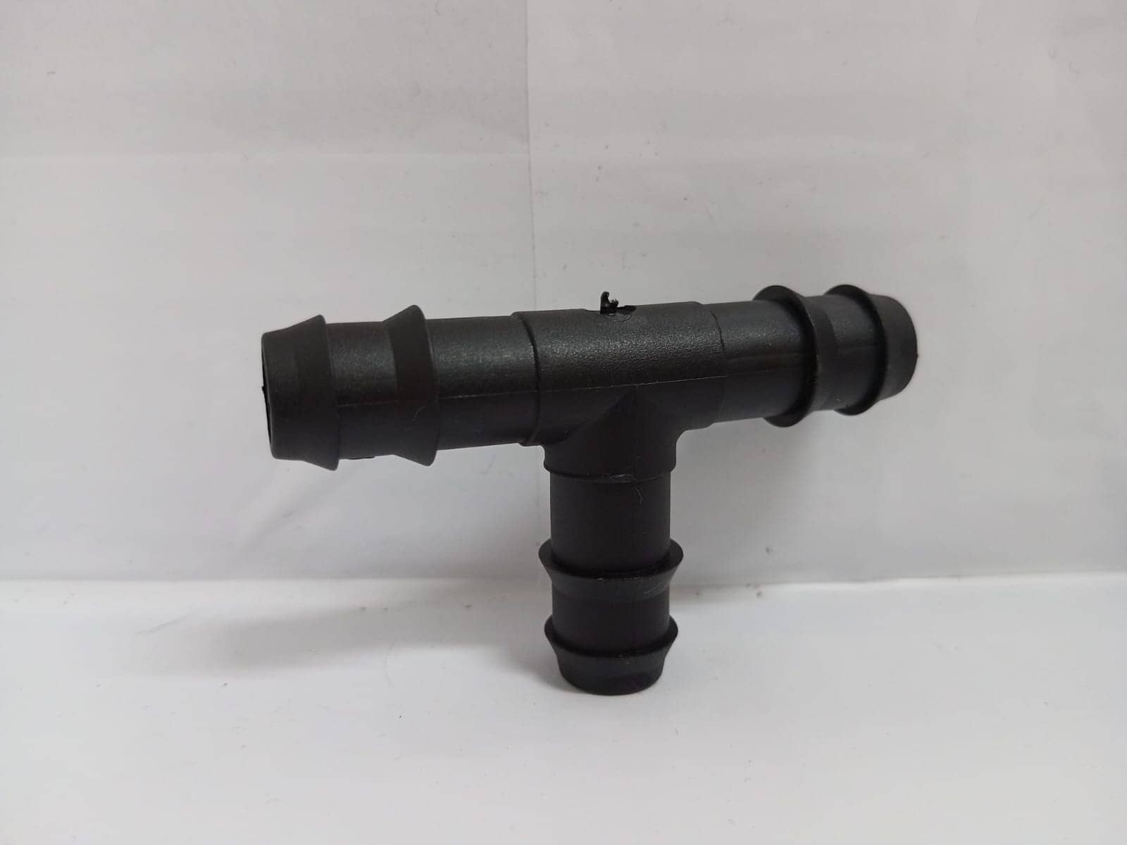 Tee 16mm para Sistemas de Riego | Fácil conexión