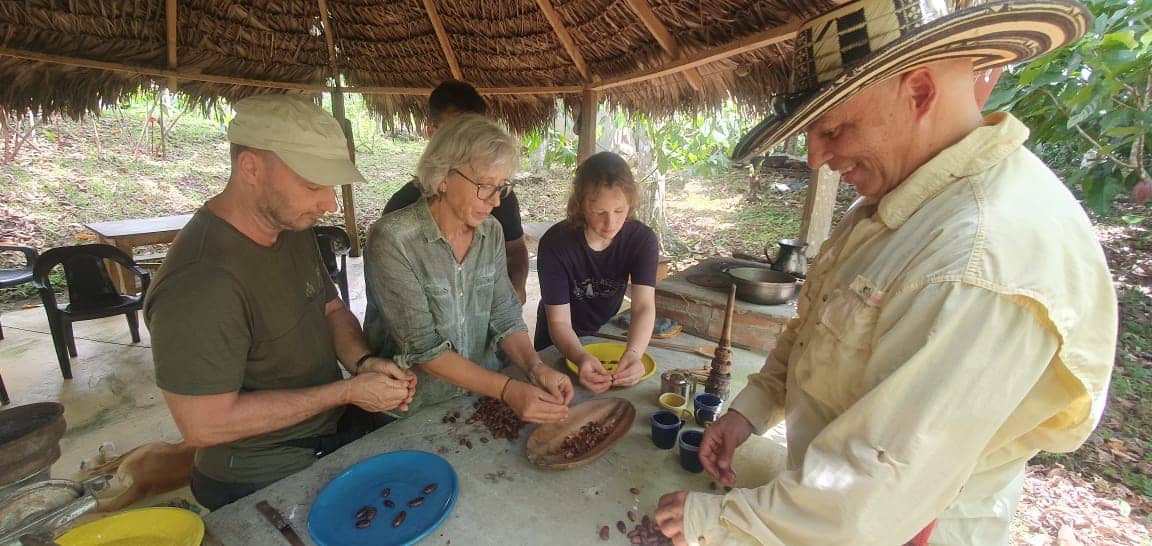 Descascarillando Cacao