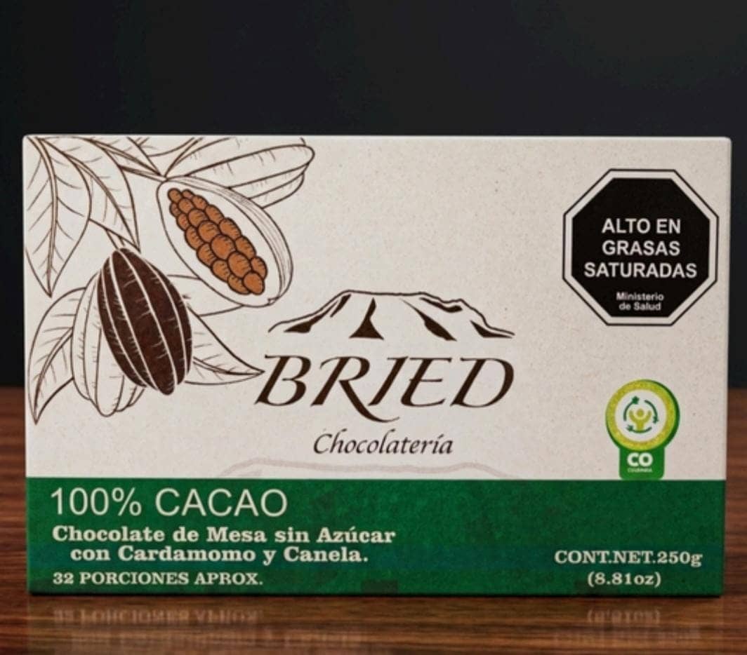 CHOCOLATE DE MESA 100% CACAO, con sabor a cardamomo y canela.