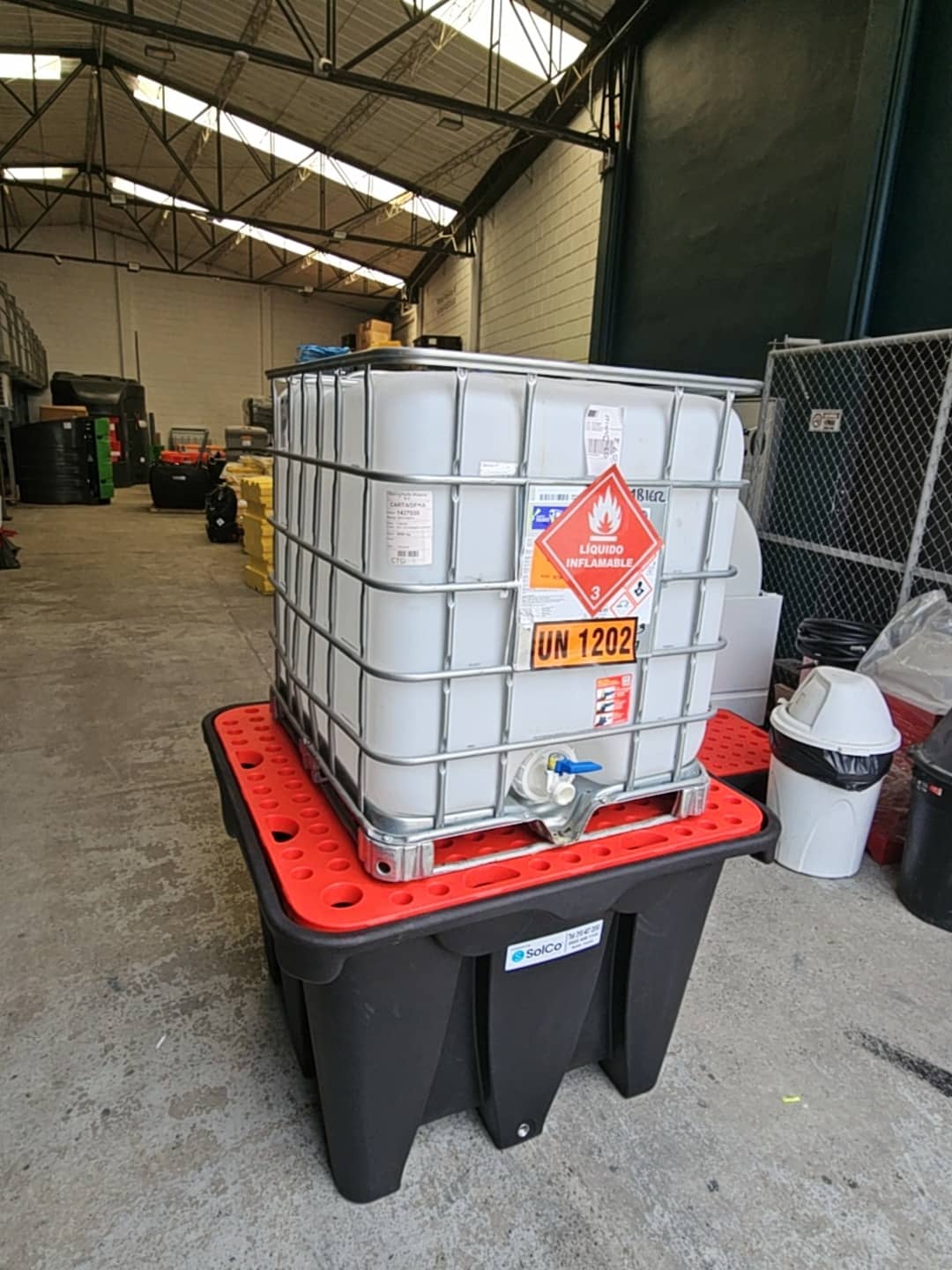 Estiba de contención para tanques IBC 1100L