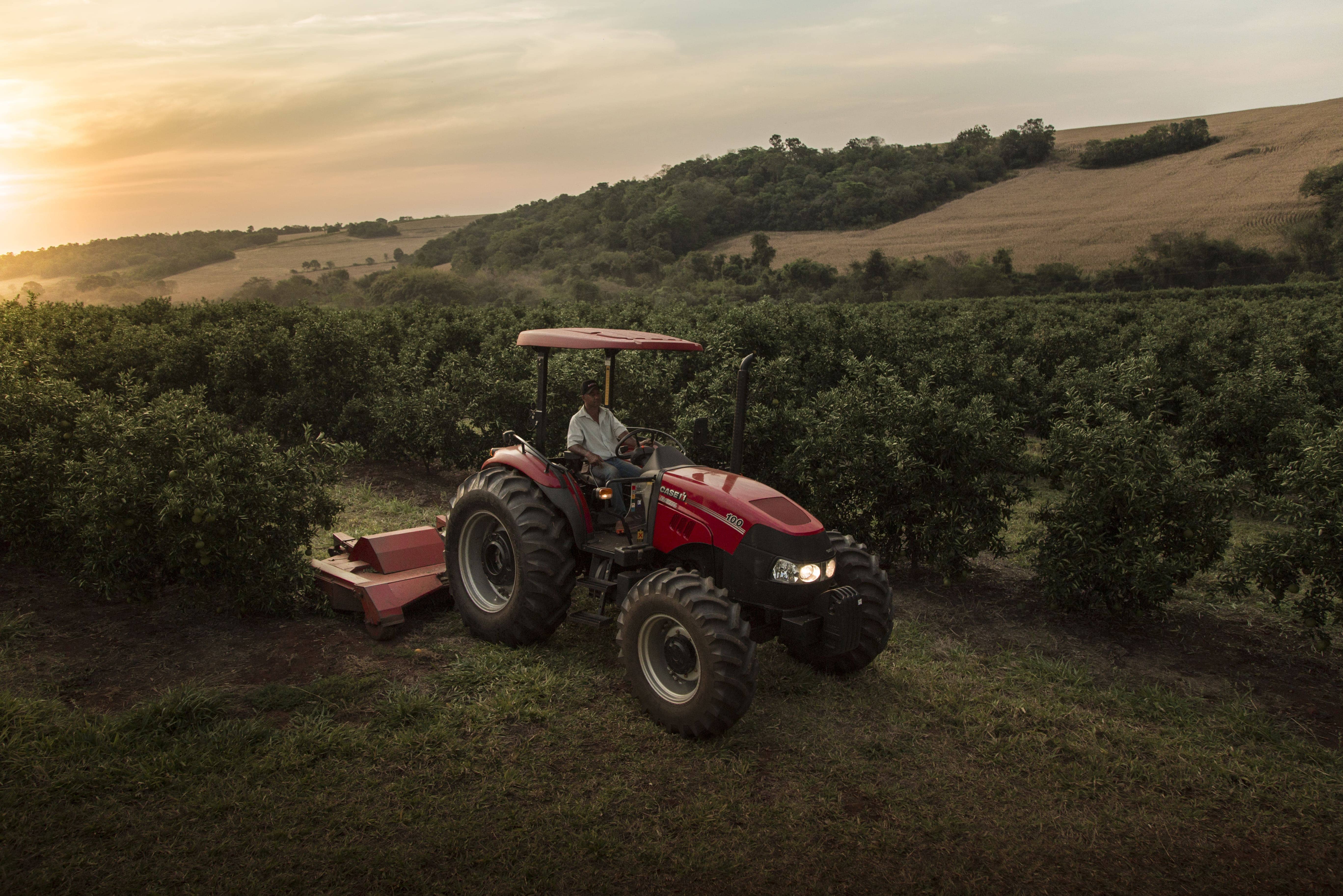 Tractor Farmall 100 ROPS con cargador Case IH