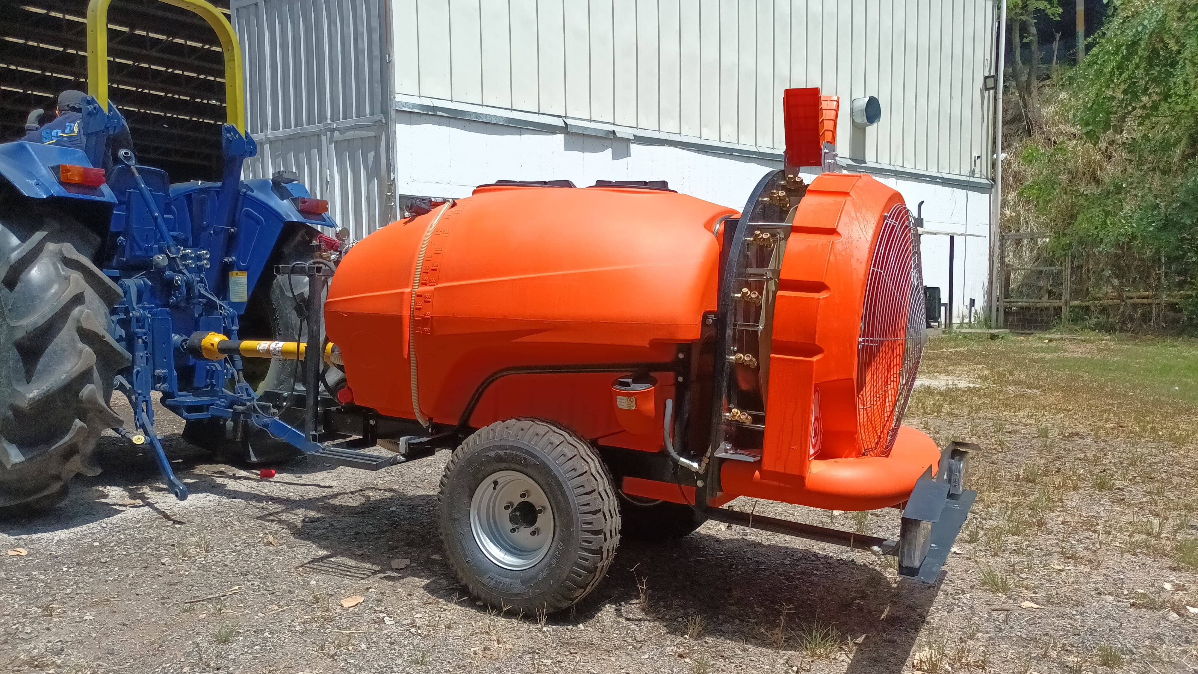 Fumigadora Pulverizadora 1000 L – Alta capacidad para cultivos extensivos