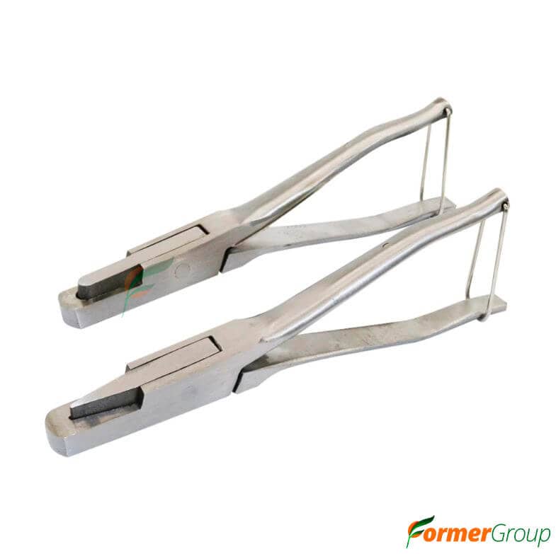 Pinza Sacabocado para Orejas de Cerdos | Corte V o U 15.5 cm