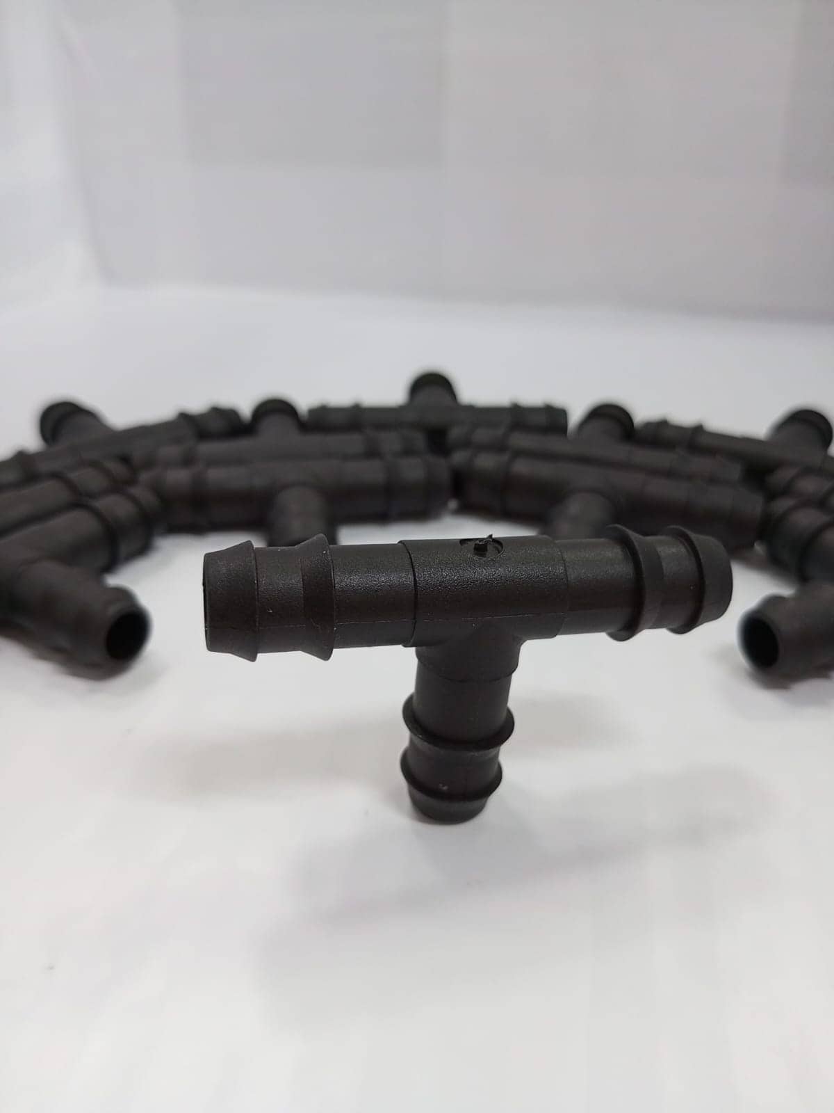 Tee 16mm para Sistemas de Riego | Fácil conexión