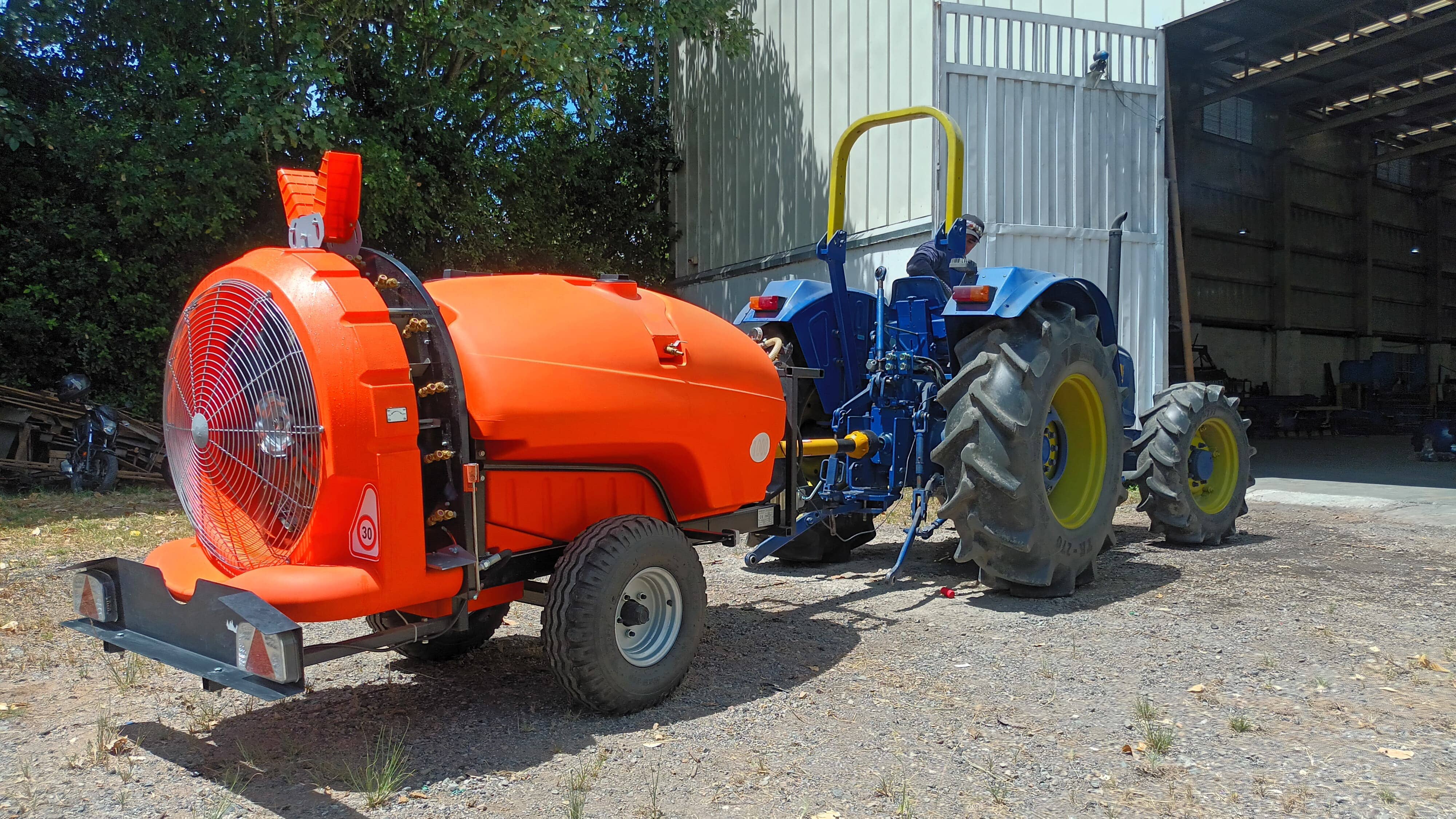 Fumigadora Pulverizadora 1000 L – Alta capacidad para cultivos extensivos