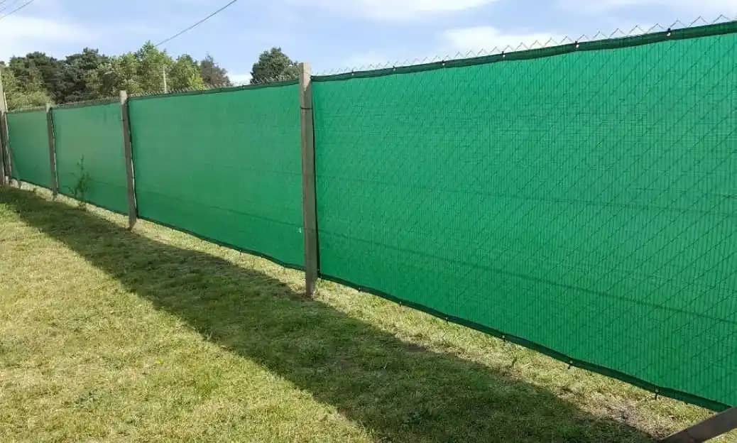 Tela de cerramiento verde 2,10x100 mt lineales