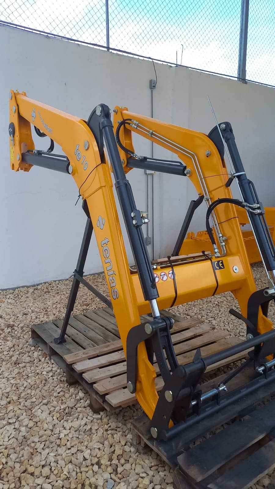 Cargador Frontal TE-10 Evolution  Tractores de 80 a 100 HP