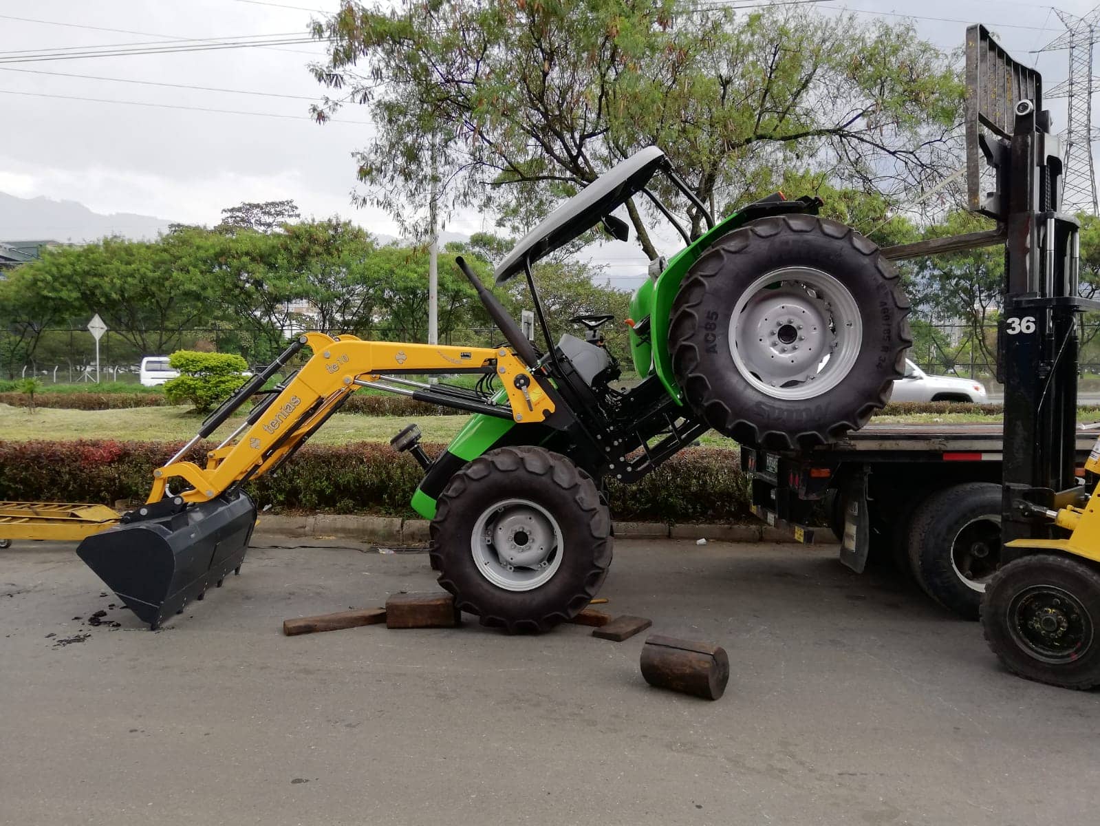 Cargador Frontal TE-9 Evolution para Tractores 50-70 HP