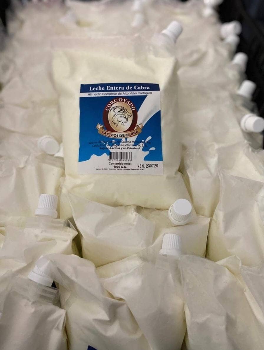 Leche Entera de Cabra Corcovado