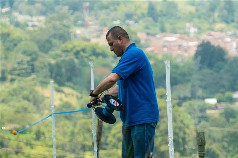 Poste Móvil Plástico Punta de Acero 1.40 m para Cercas