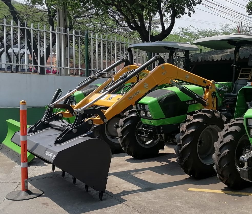 Cargador frontal TE- 10 Evolution - Tractor DE 80 A 100 HP