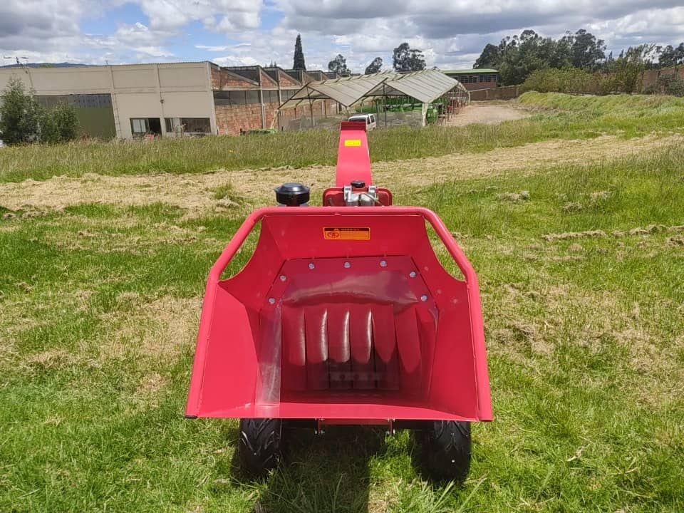 Chipeadora Diésel 10HP | Potencia y Eficiencia Agrícola