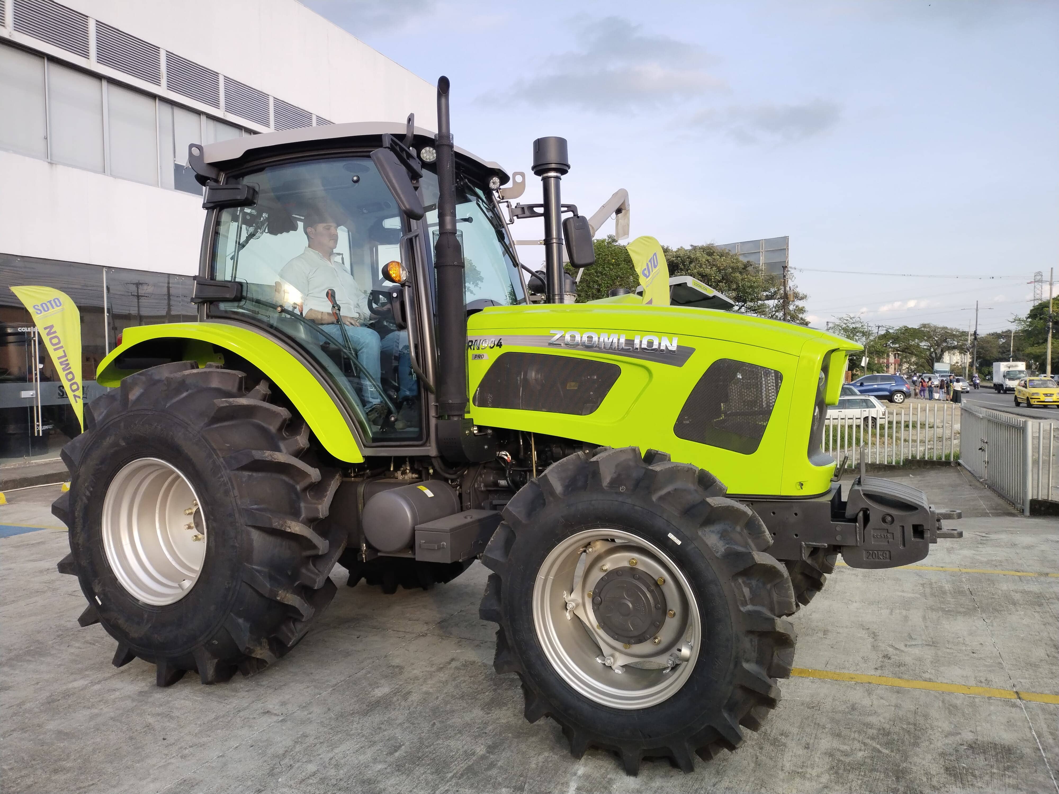 Tractor RN 904-1104