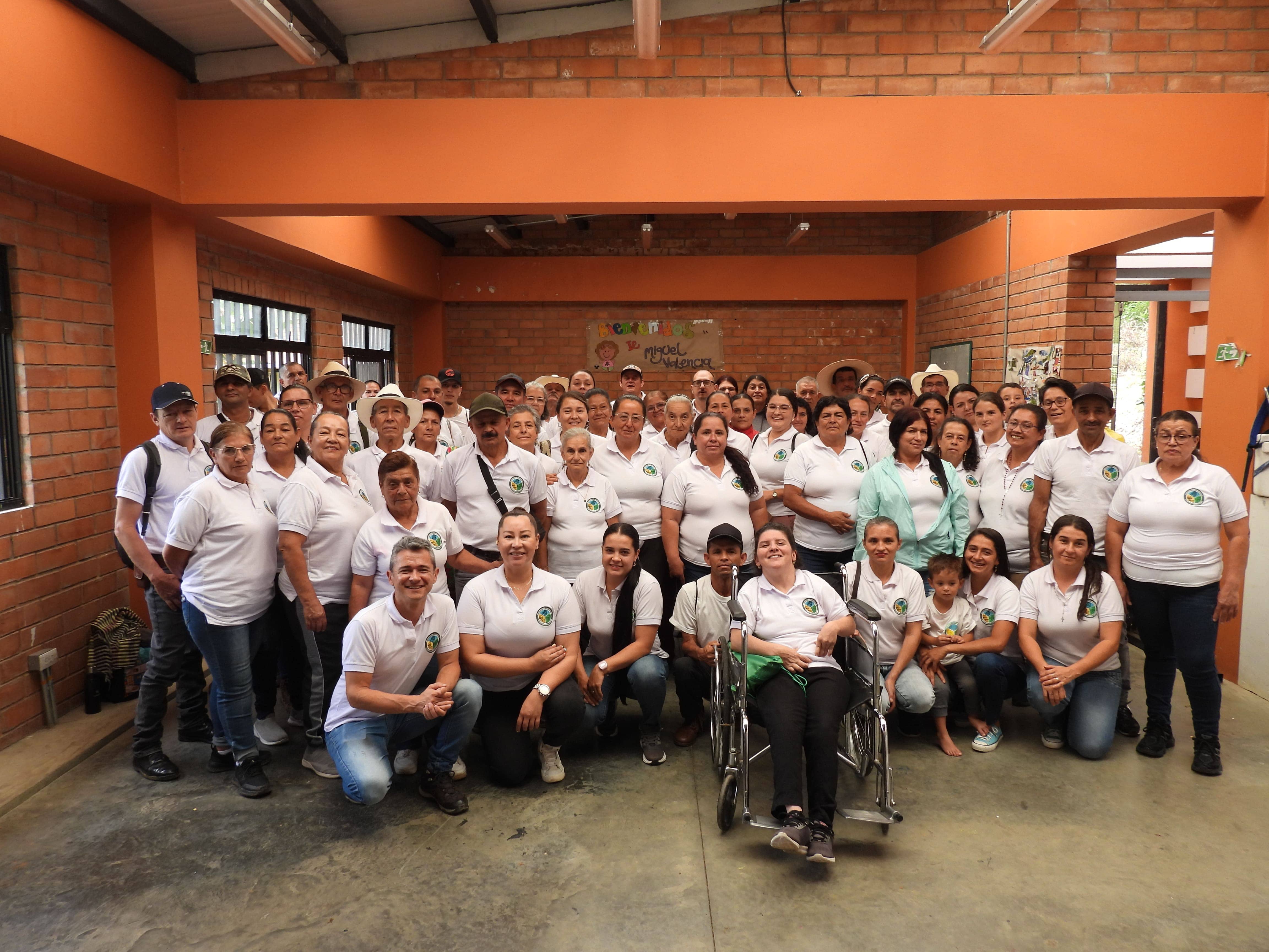 asociados 2025 (1).jpg