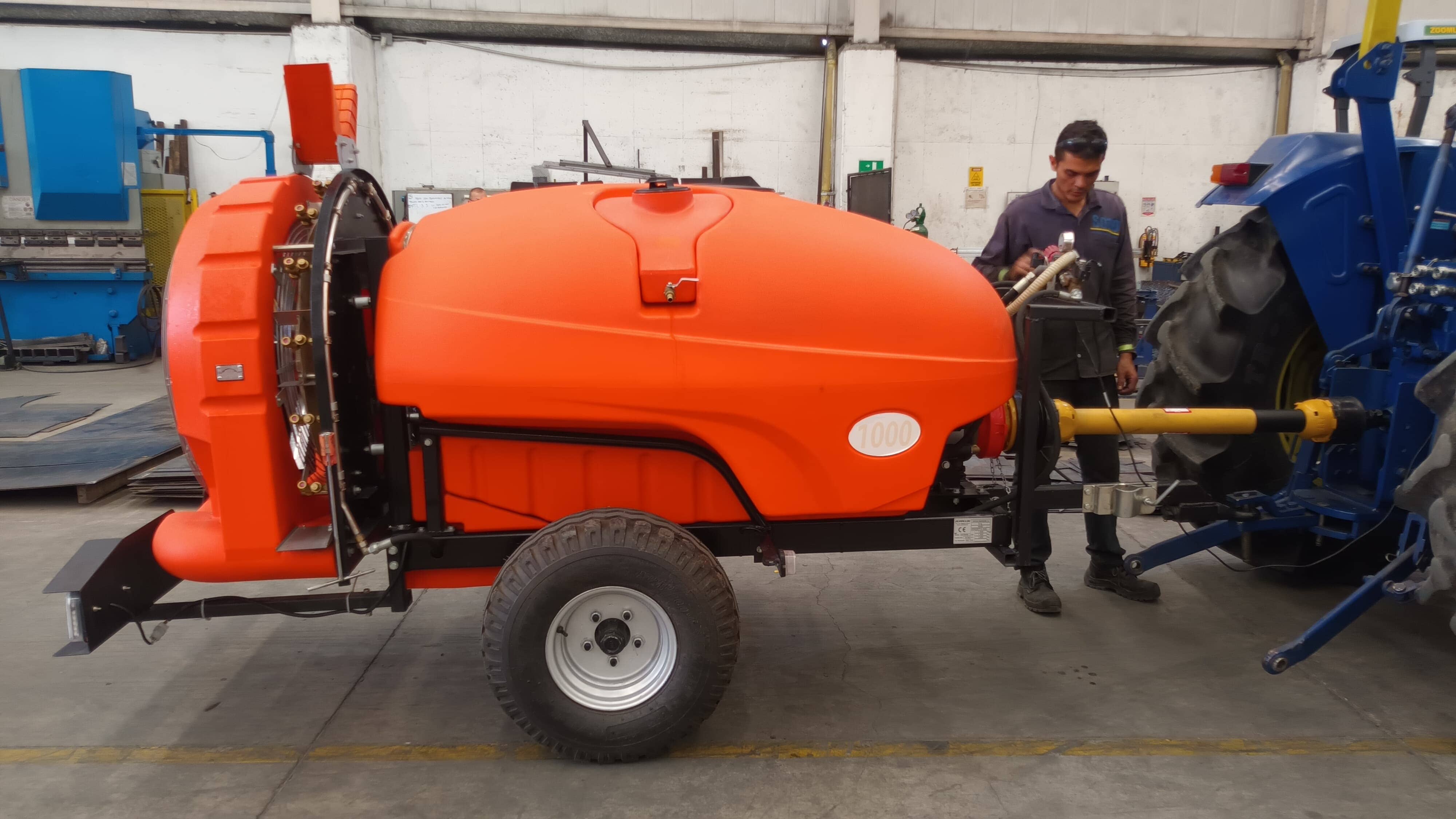 Fumigadora Pulverizadora 1000 L – Alta capacidad para cultivos extensivos